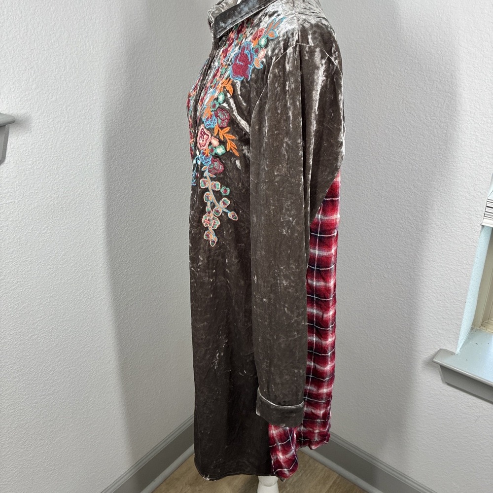 Andree by Unit Velvet Floral Embroidered Front Button Long Sleeve Dress Duster - Picture 6 of 16